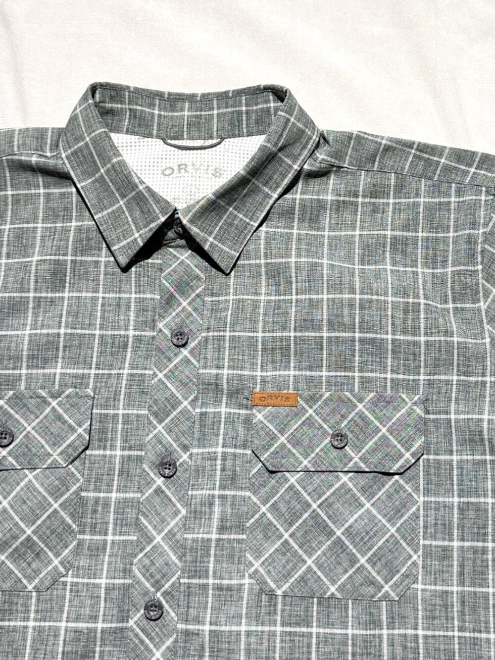 Orvis Performance Mens Shirt Large Gray Check Short Sleeve Button Up
